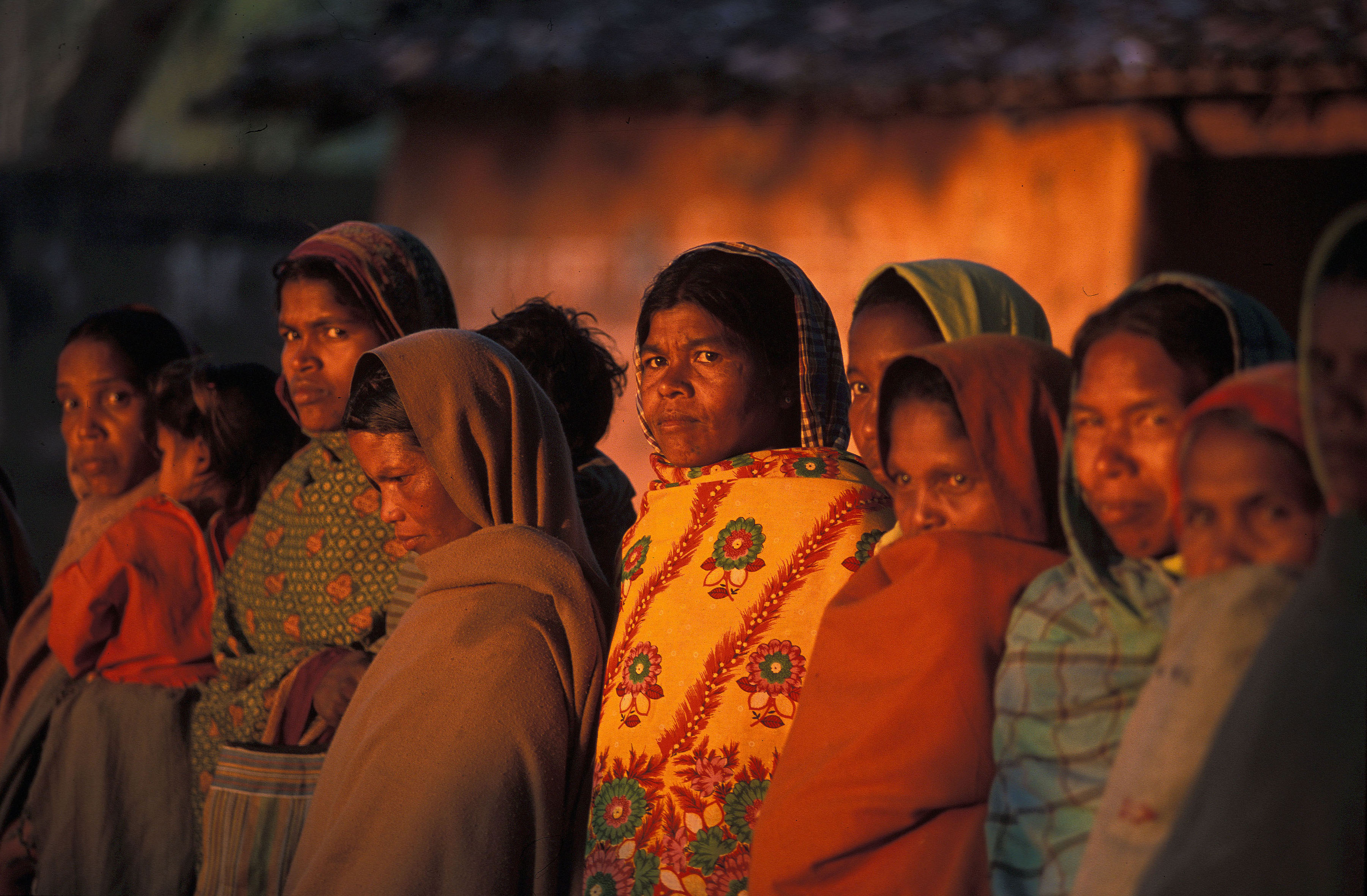 Women_in_Deogarh_morning,_Orissa,_India.jpg